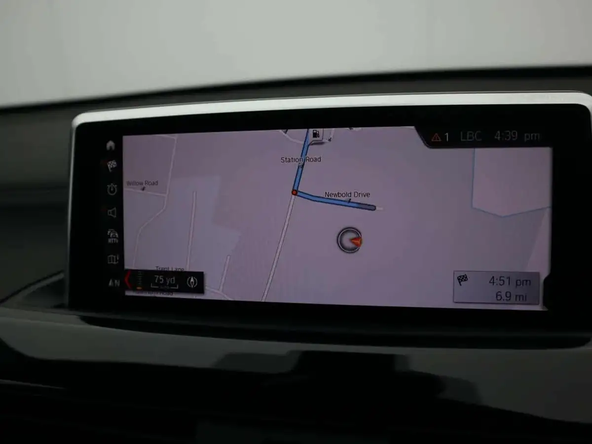 2021-bmw-x1-15-sdrive18i-xline-big-13