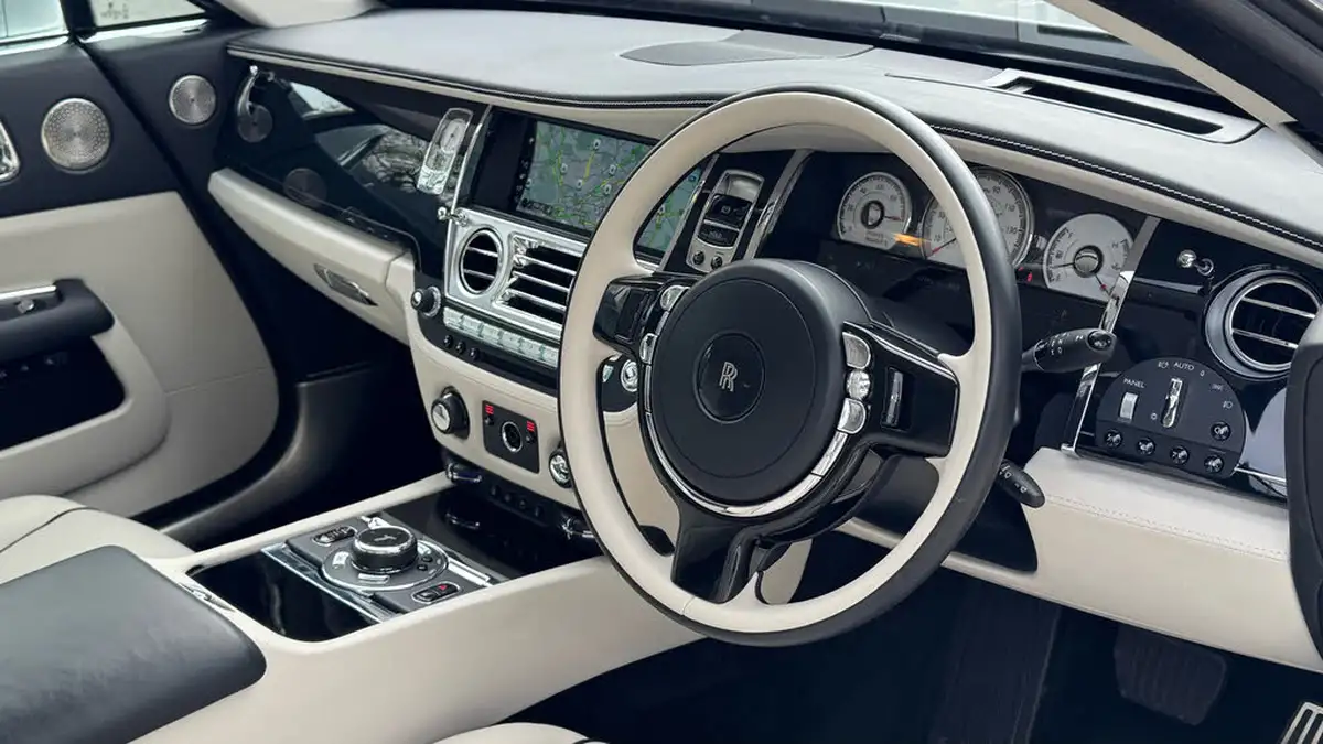 2018-rolls-royce-wraith-66-big-3