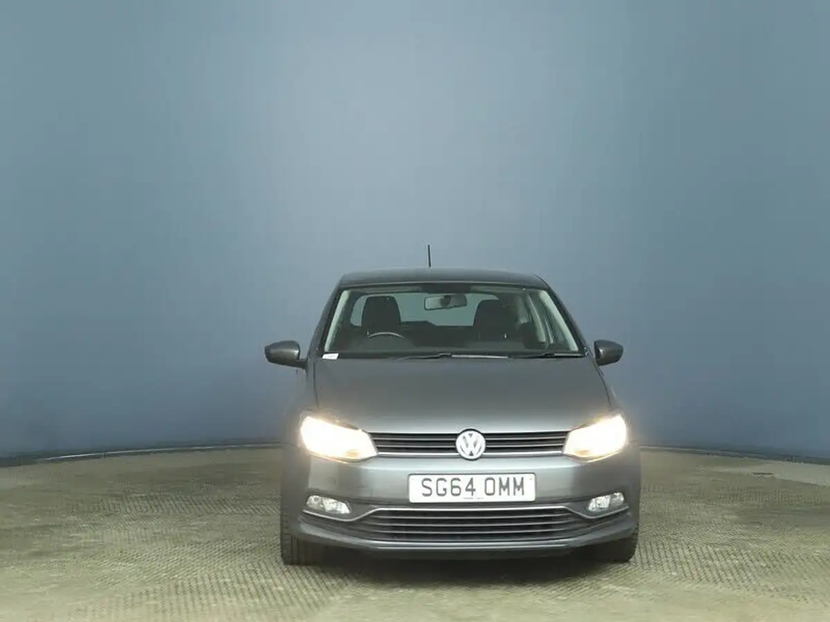 2014-volkswagen-polo-10-se-60ps-3d-big-3