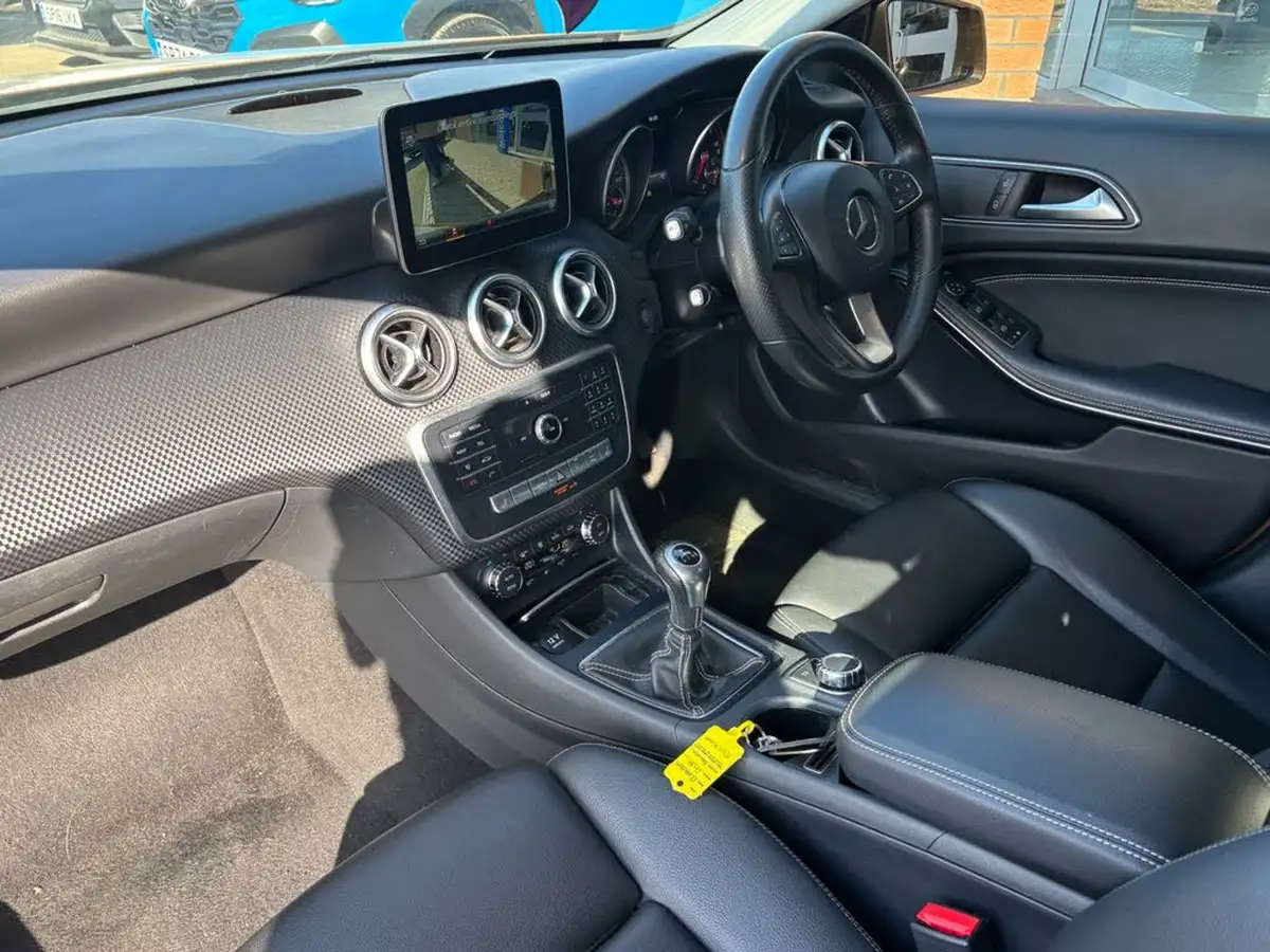 2018-mercedes-benz-a-class-15d-a180d-sport-109ps-executivess-hatchback-5d-big-13
