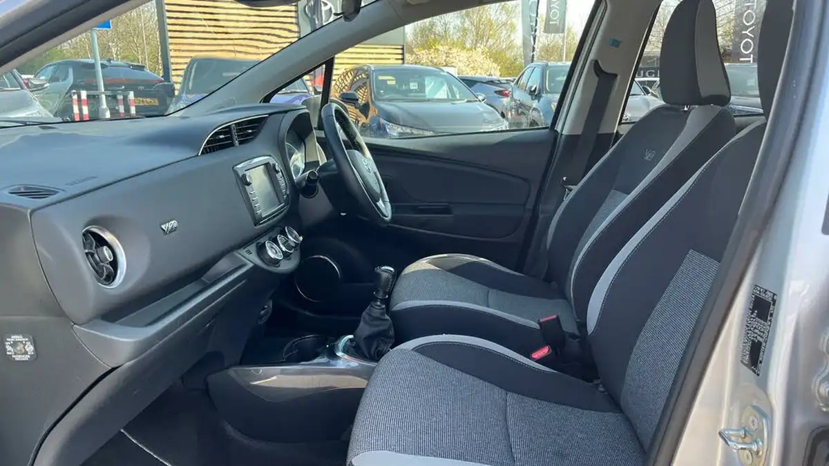 2020-toyota-yaris-15-vvt-i-y20-111bhp-1496cc-big-9