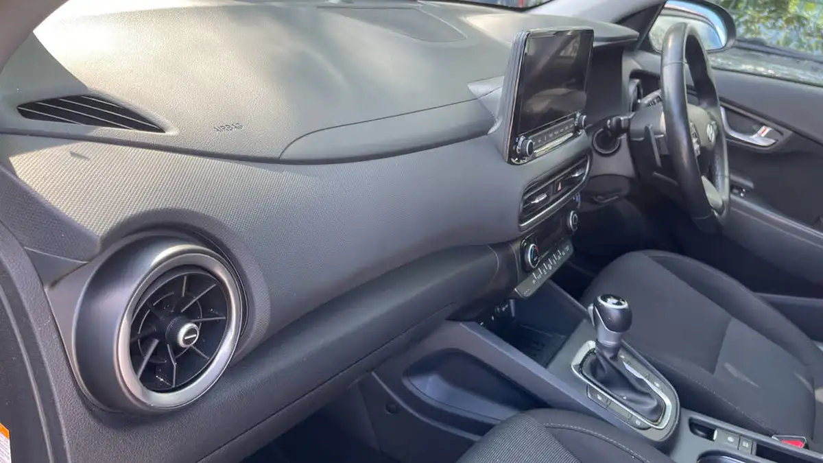 2022-hyundai-kona-16-gdi-premium-big-9