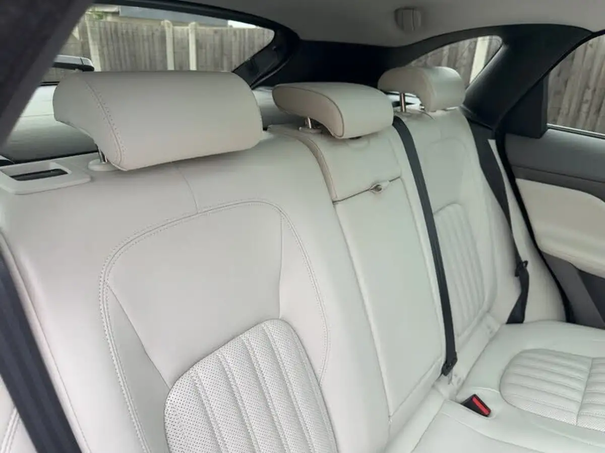 2018-jaguar-f-pace-20i-portfolio-300ps-awd-1999cc-big-27