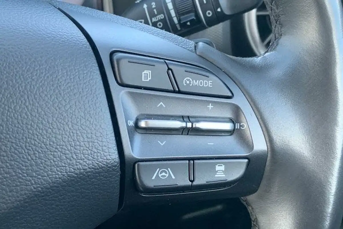 2021-hyundai-kona-e-premium-204ps-64kwh-7kw-obc-big-21