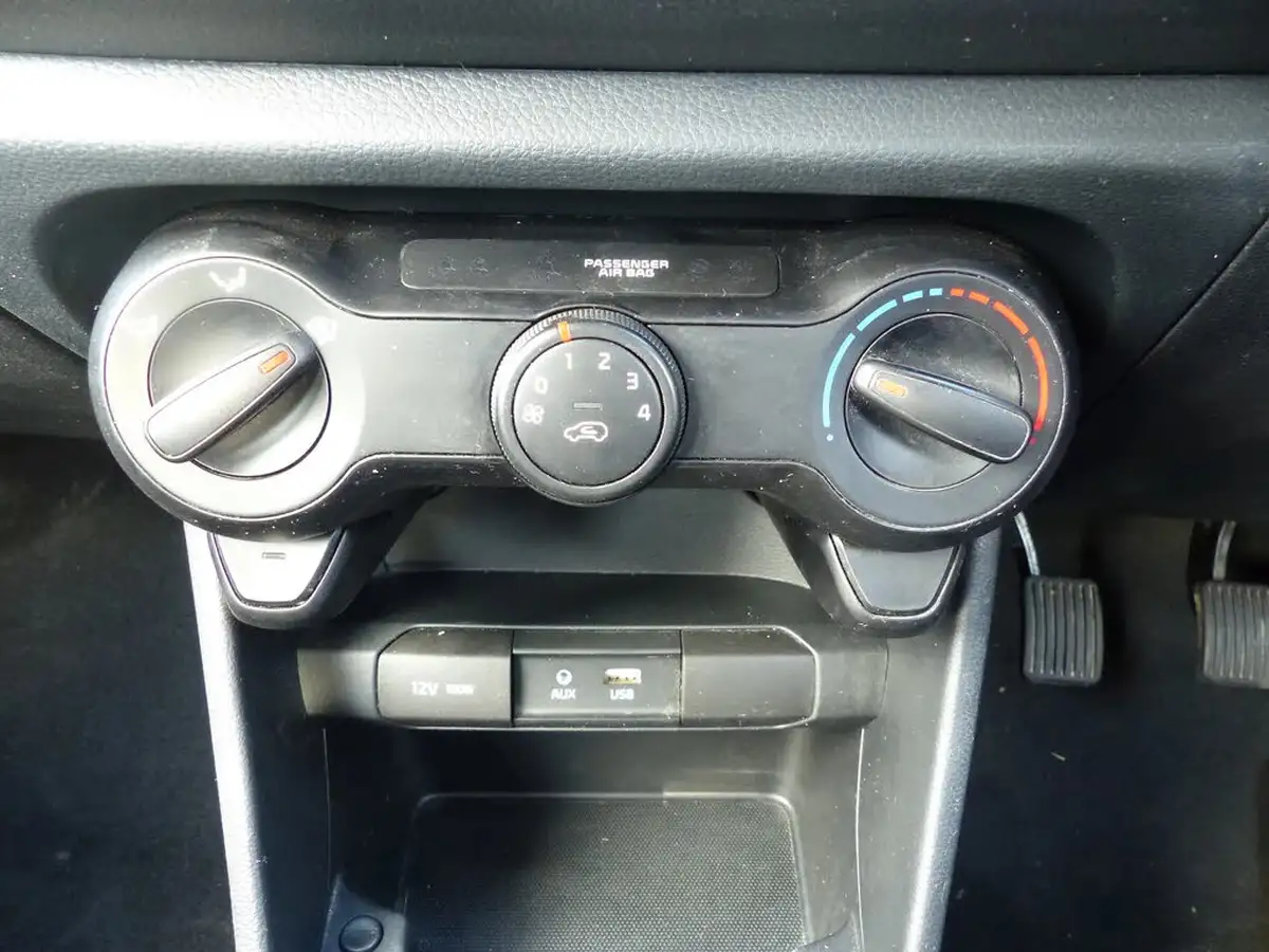 2020-kia-picanto-10-1-4-seats-big-13
