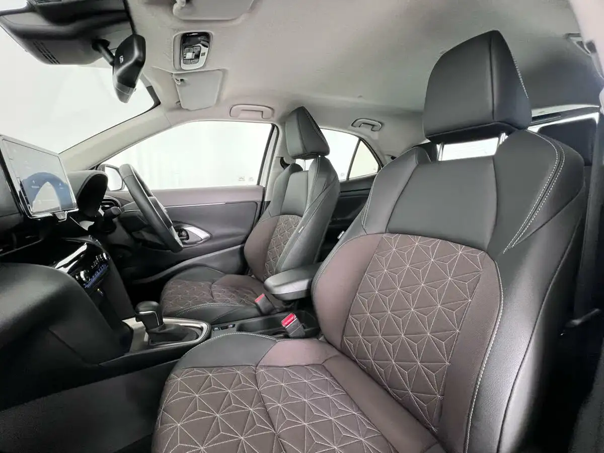 2023-toyota-yaris-cross-15-vvt-i-excel-awd-i-big-13