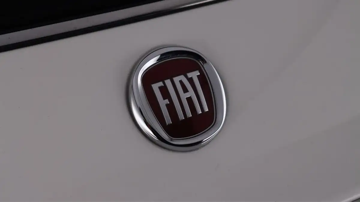 2021-fiat-500c-10-hey-google-big-19