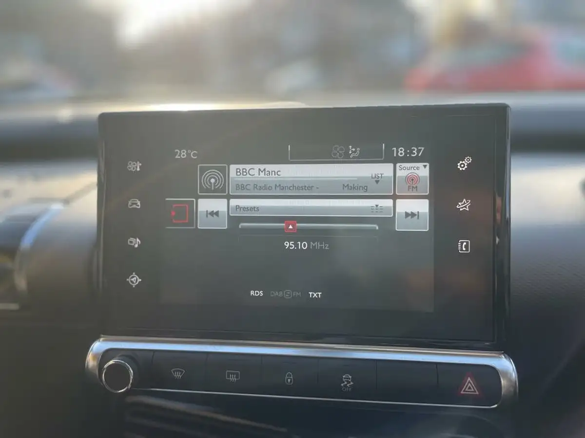2014-citroen-c4-cactus-16bluehdi-flair-big-36