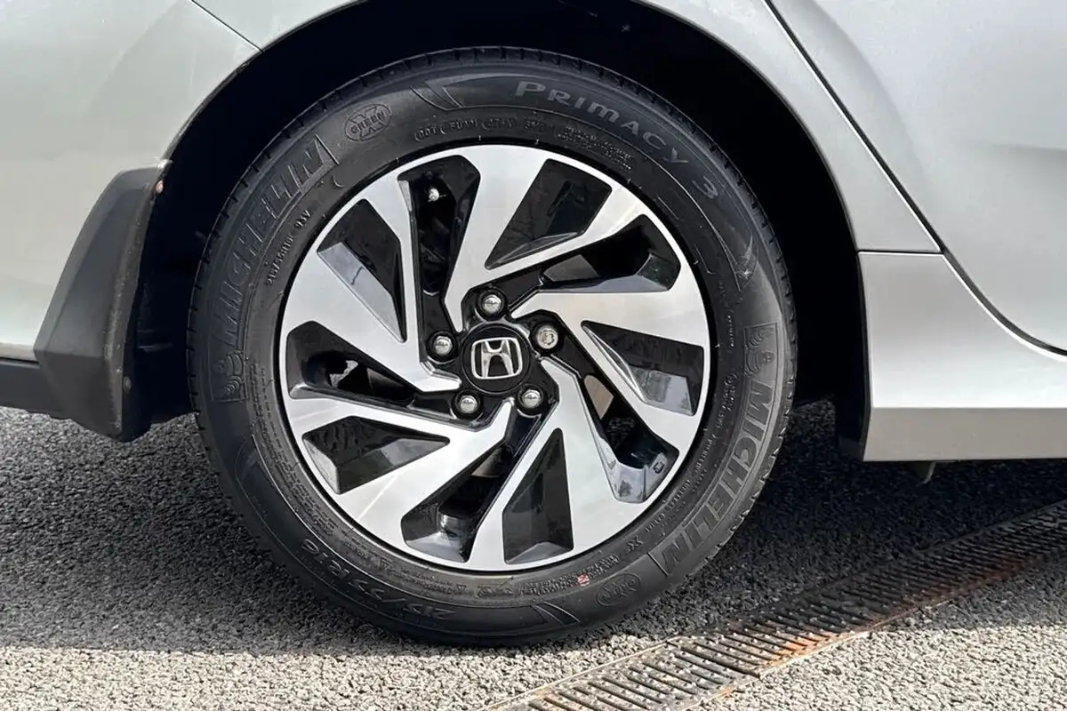 2019-honda-civic-10-vtec-turbo-se-hatchback-5d-cvt-big-11