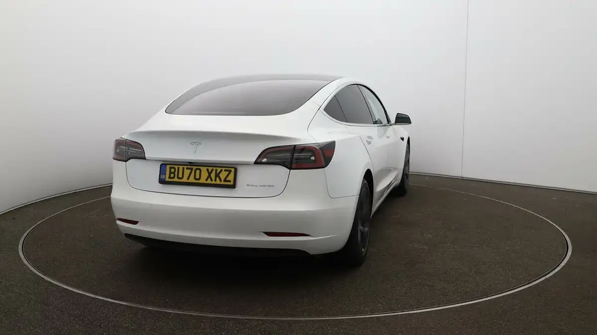 2020-tesla-model-3-e-long-range-big-46