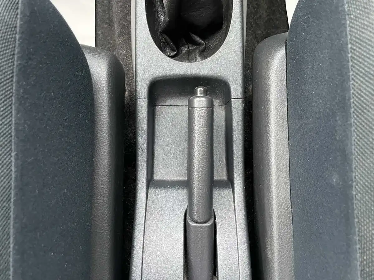 2008-daihatsu-sirion-13-se-big-44