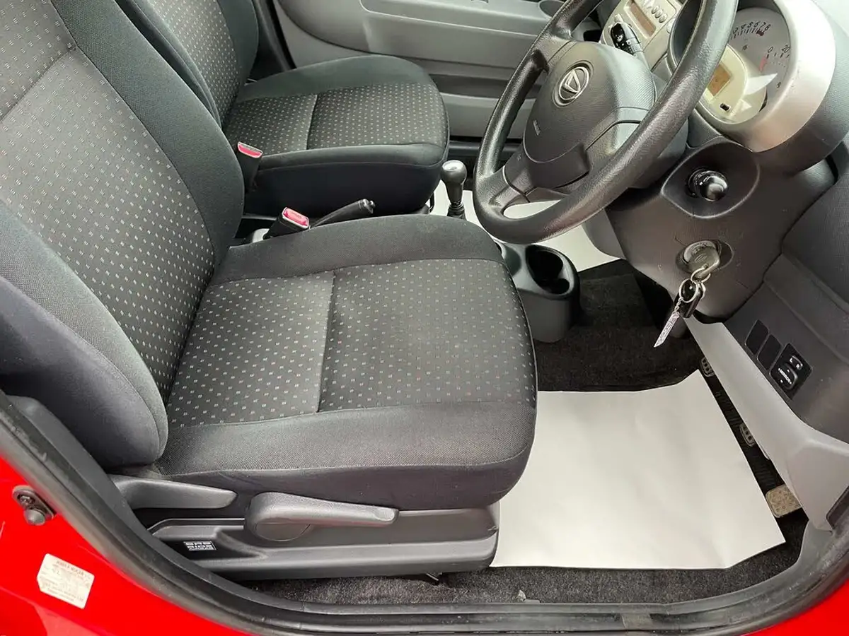 2008-daihatsu-sirion-13-se-big-20