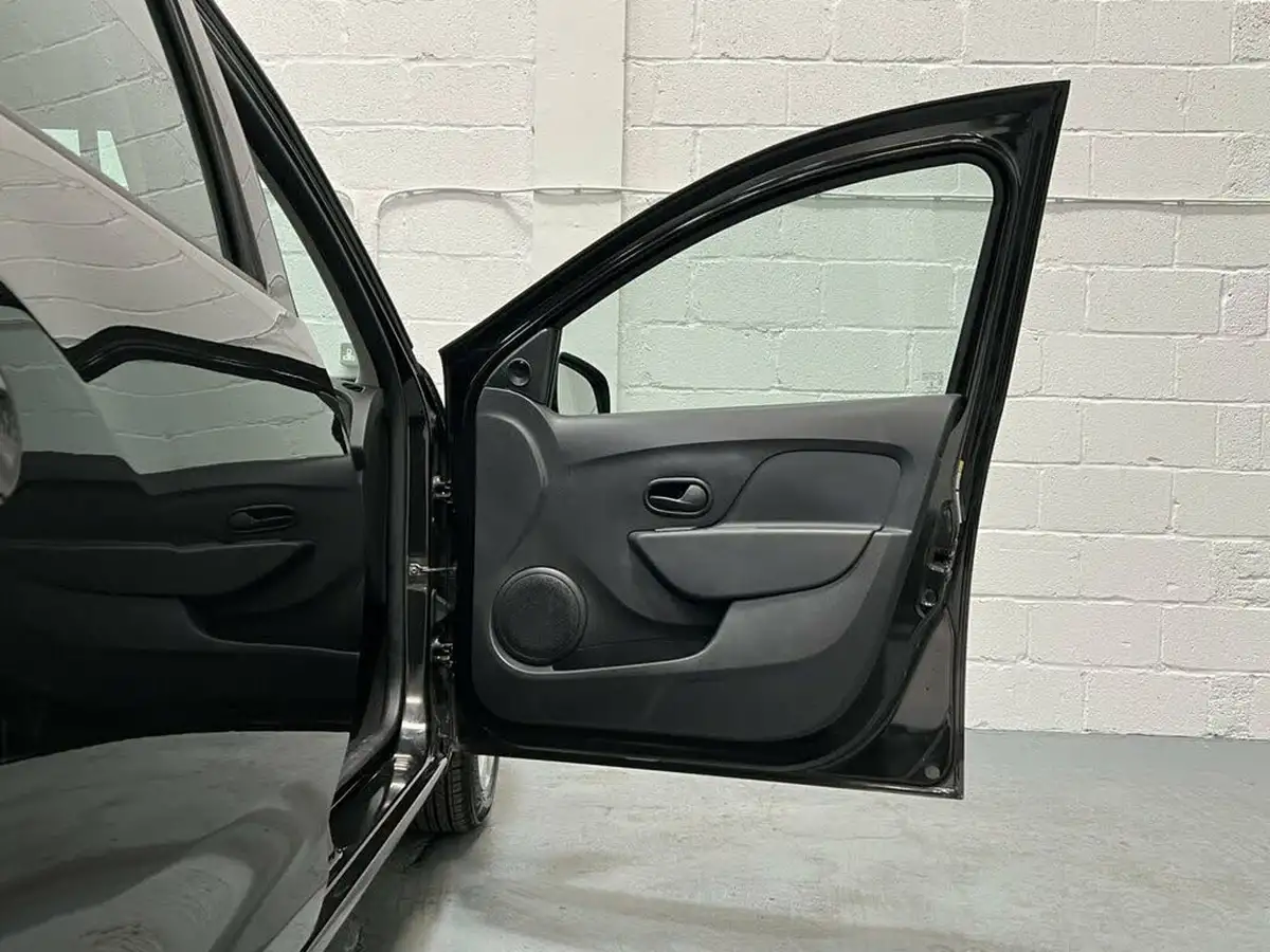 2020-dacia-sandero-10-sce-essential-big-26