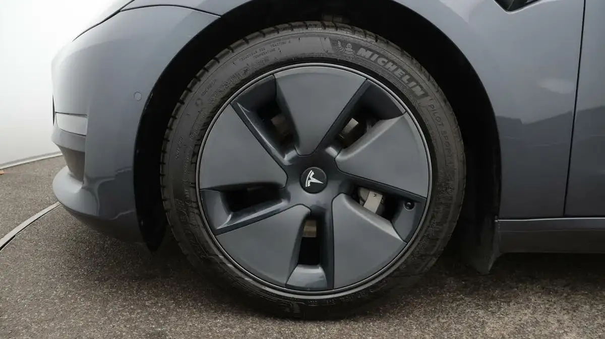 2021-tesla-model-3-e-long-range-4x4-big-18