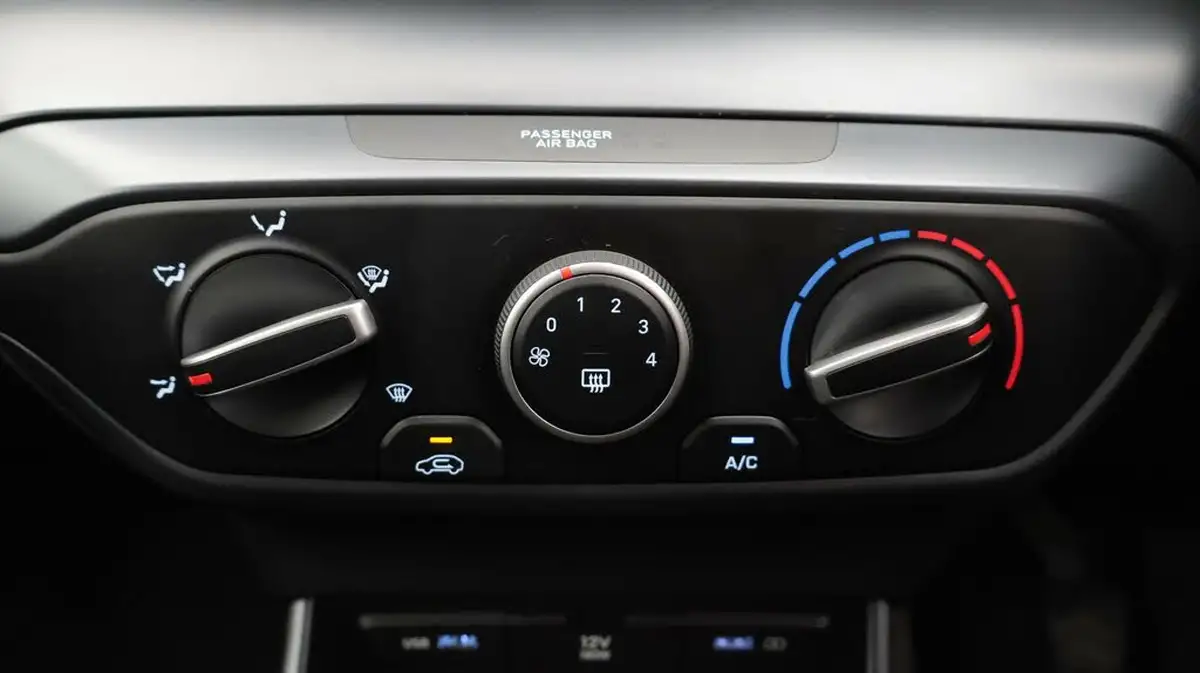 2023-hyundai-i20-10-t-gdi-se-connect-eclutch-imt-big-12