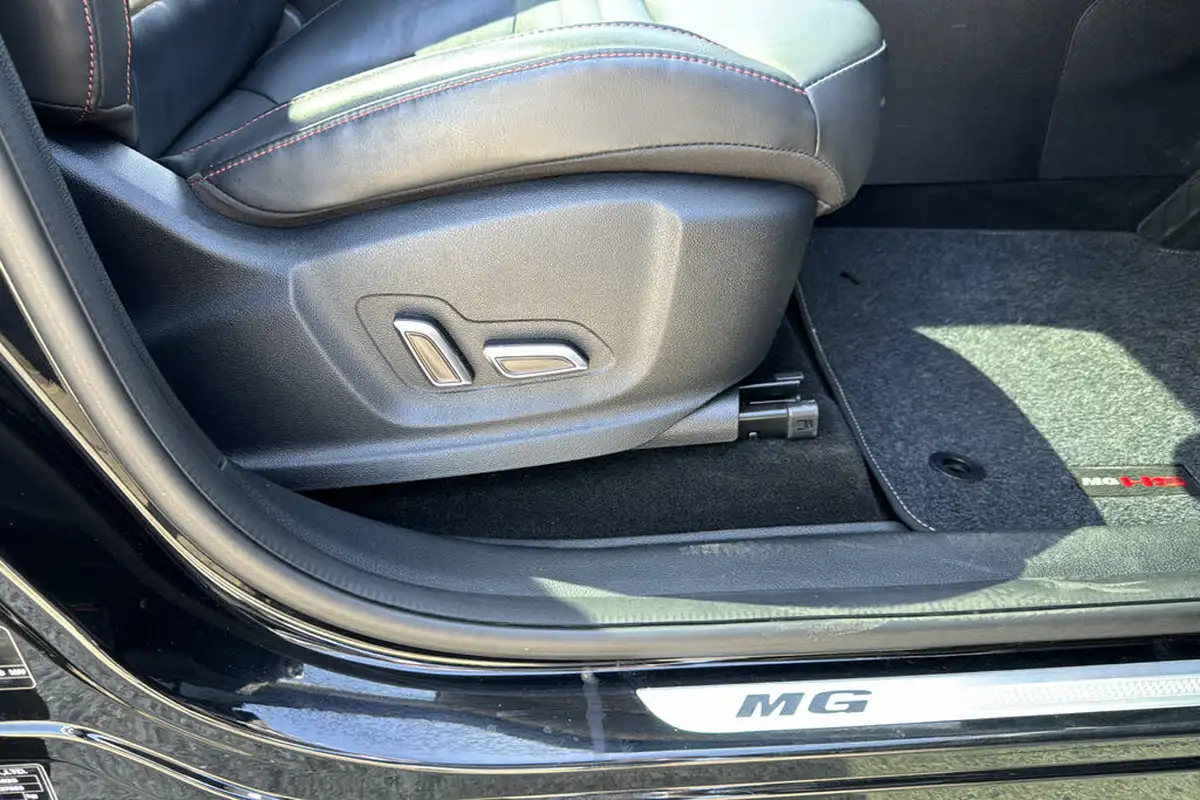 2022-mg-hs-15t-gdi-exclusive-162ps-dct-big-39