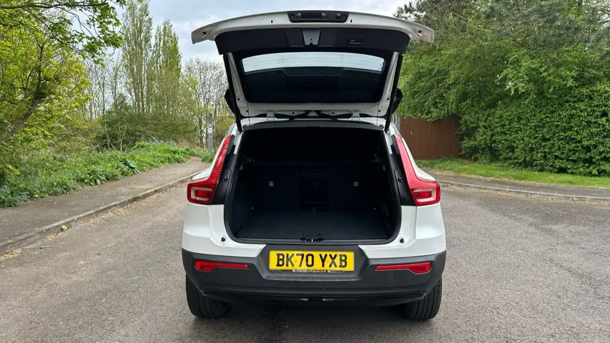 2020-volvo-xc40-15-t3-r-design-big-12