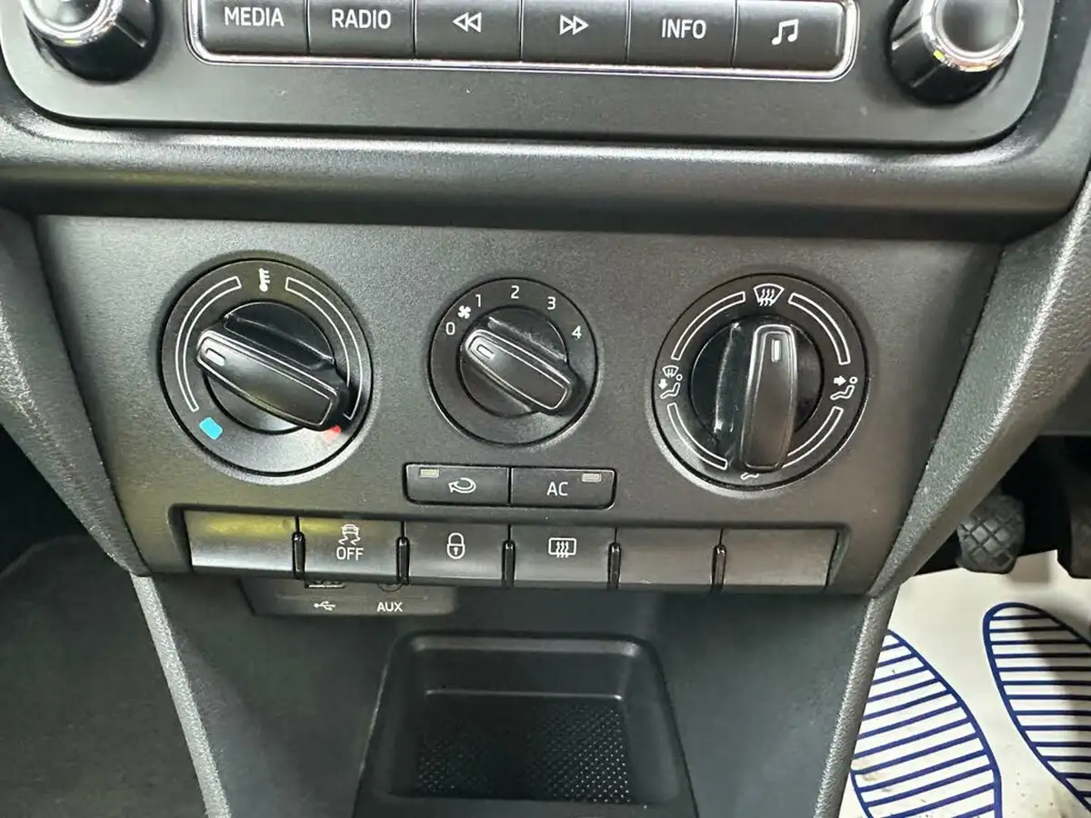 2013-skoda-rapid-12-se-86ps-big-31