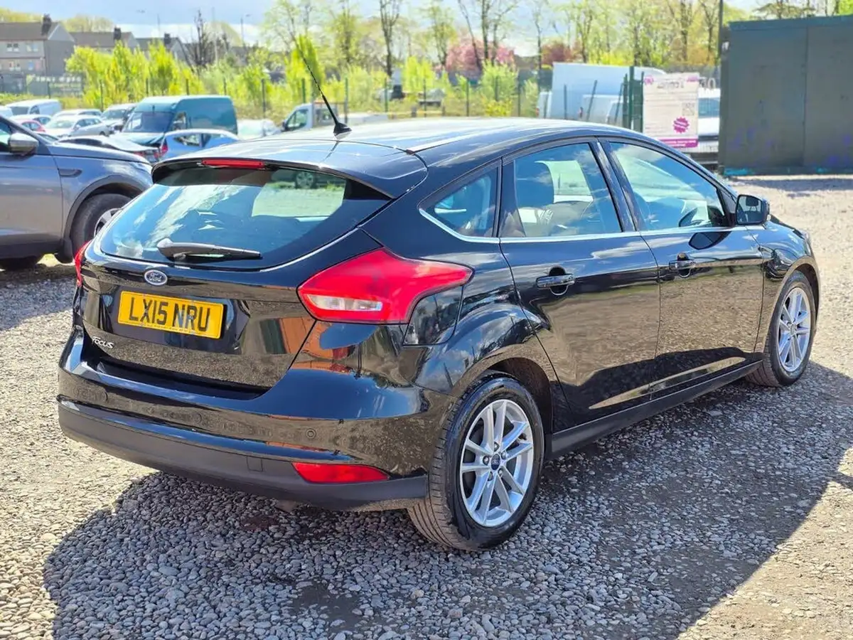 2015-ford-focus-16-zetec-hatchback-big-17
