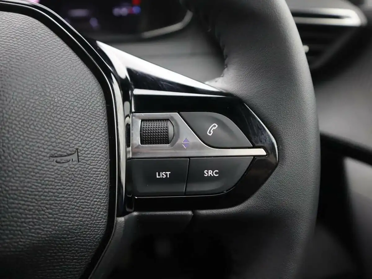 2025-peugeot-2008-suv-12-puretech-allure-130ps-big-23