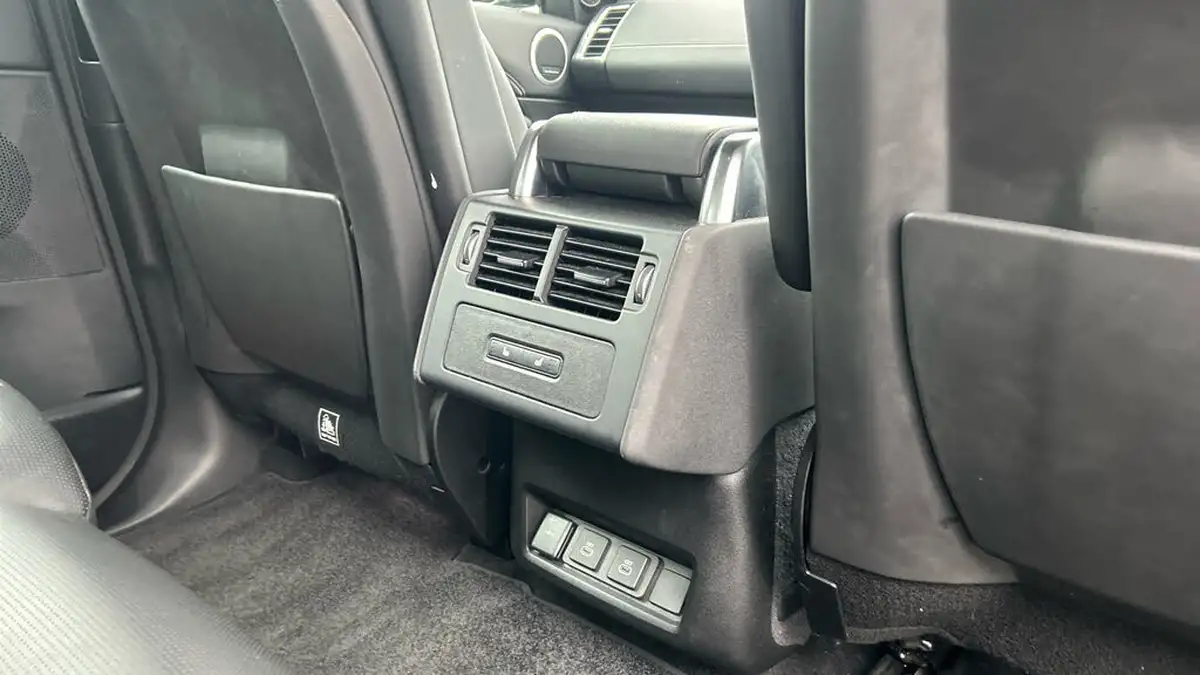 2022-land-rover-discovery-30-d300-r-dynamic-hse-big-17