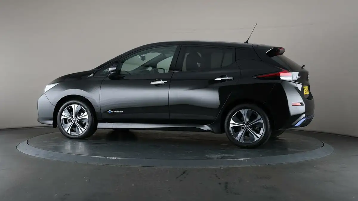 2020-nissan-leaf-e-tekna-big-69