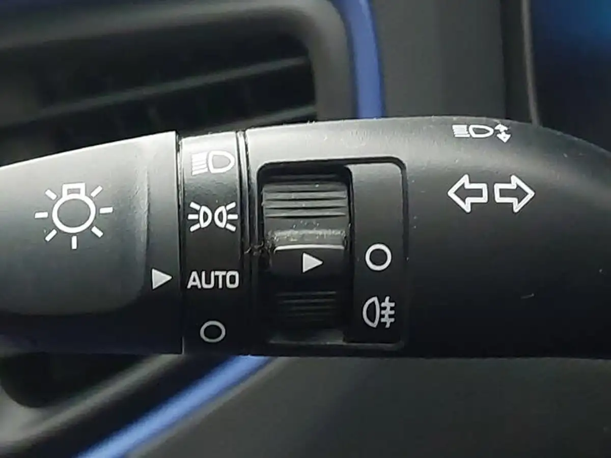 2019-hyundai-ioniq-16-gdi-premium-plug-in-hybrid-big-17