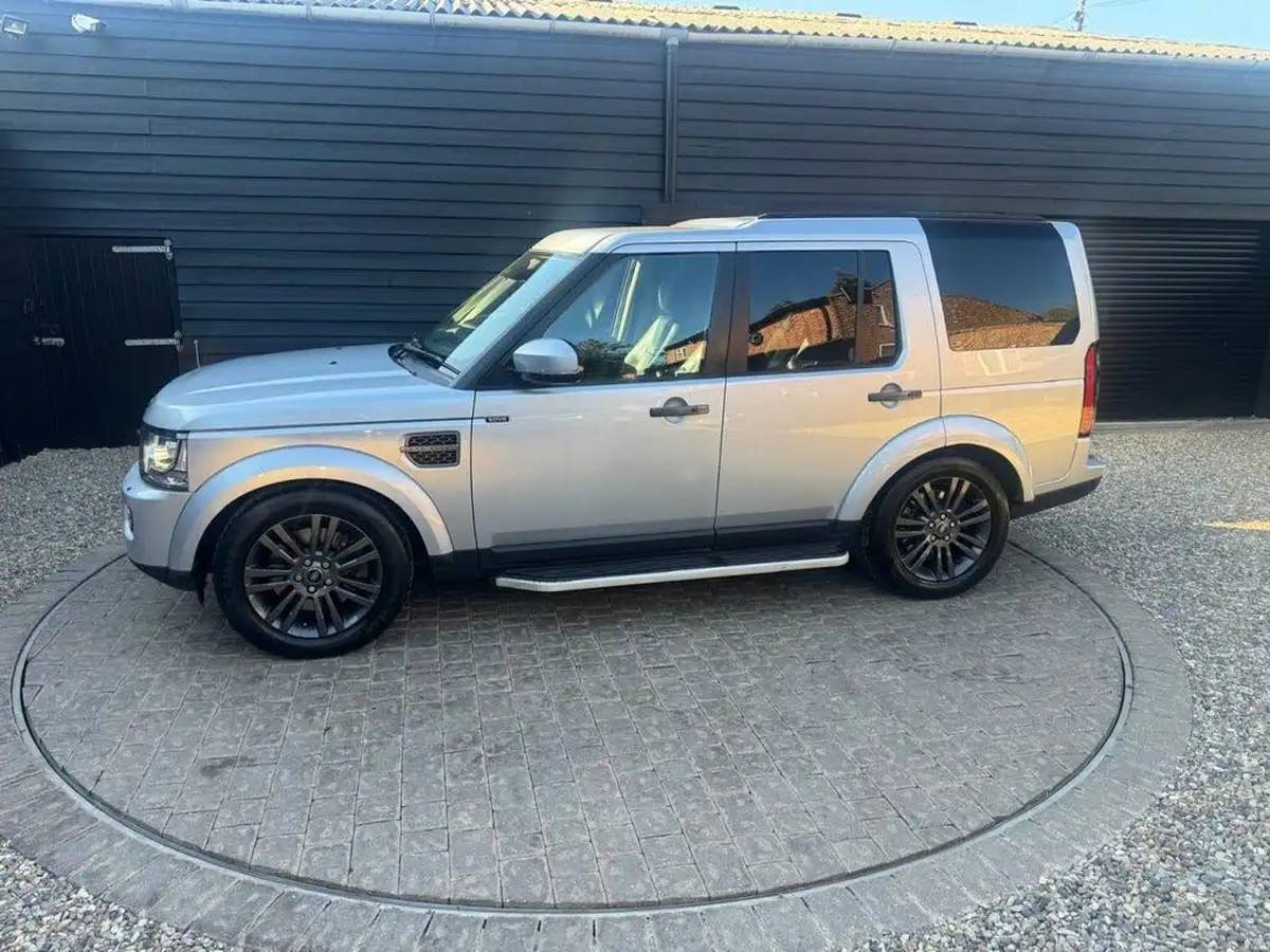 2016-land-rover-discovery-4-30-sd-v6-graphite-big-30