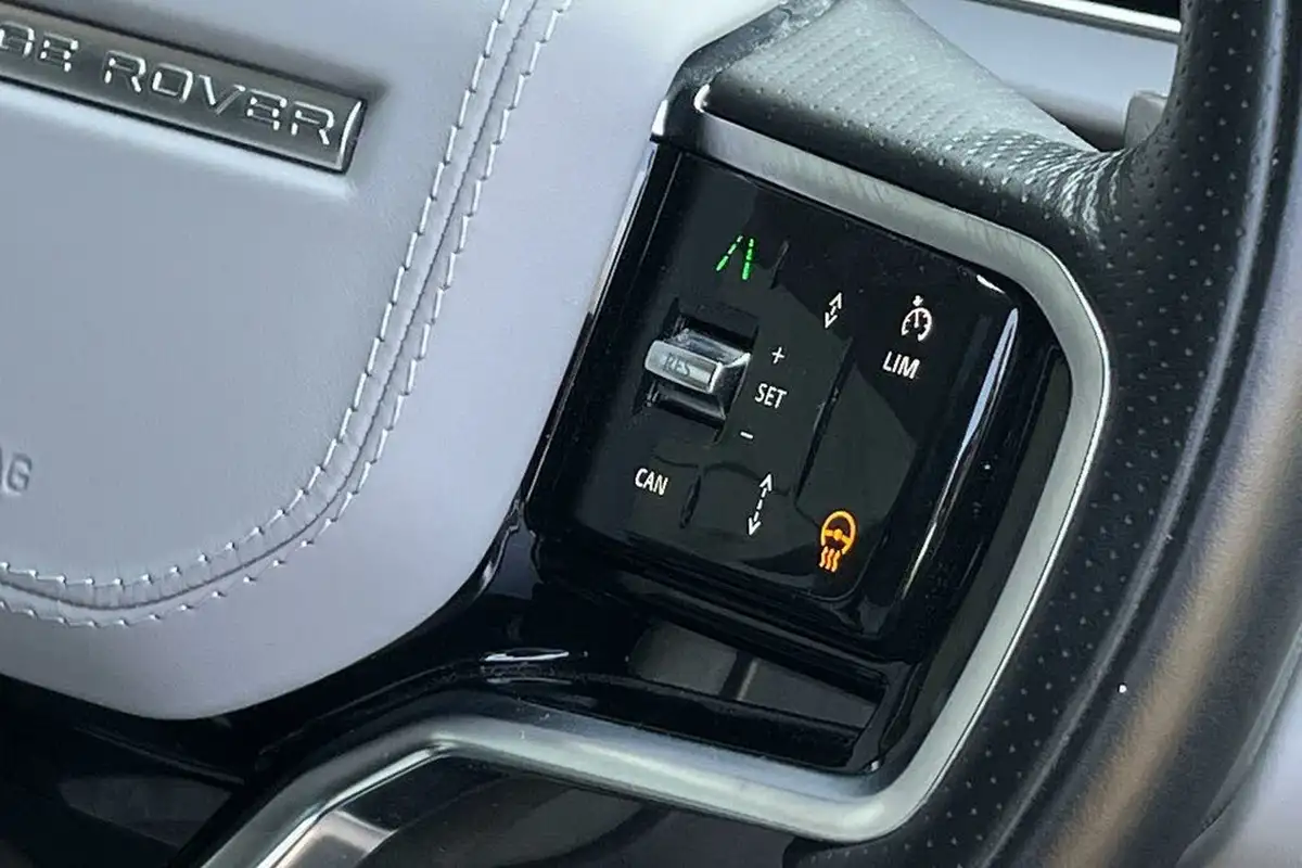 2022-land-rover-range-rover-evoque-15-p300e-r-dynamic-hse-big-49