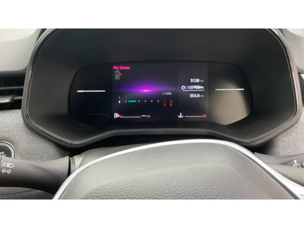 2024-renault-clio-10-tce-techno-big-17