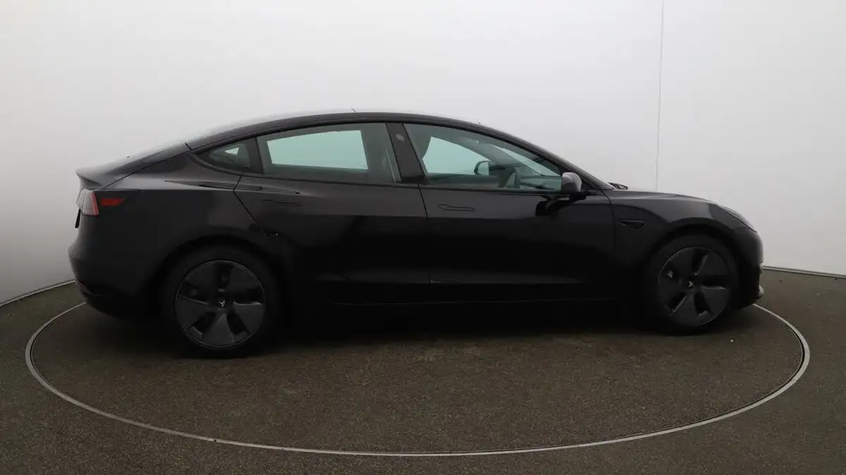 2022-tesla-model-3-e-long-range-big-41