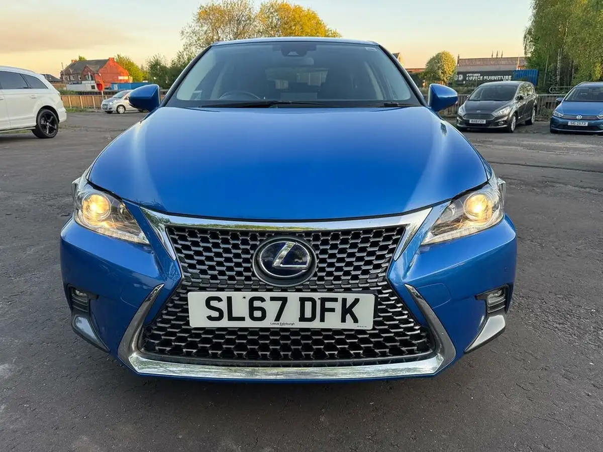 2017-lexus-ct-200h-18-luxury-big-2