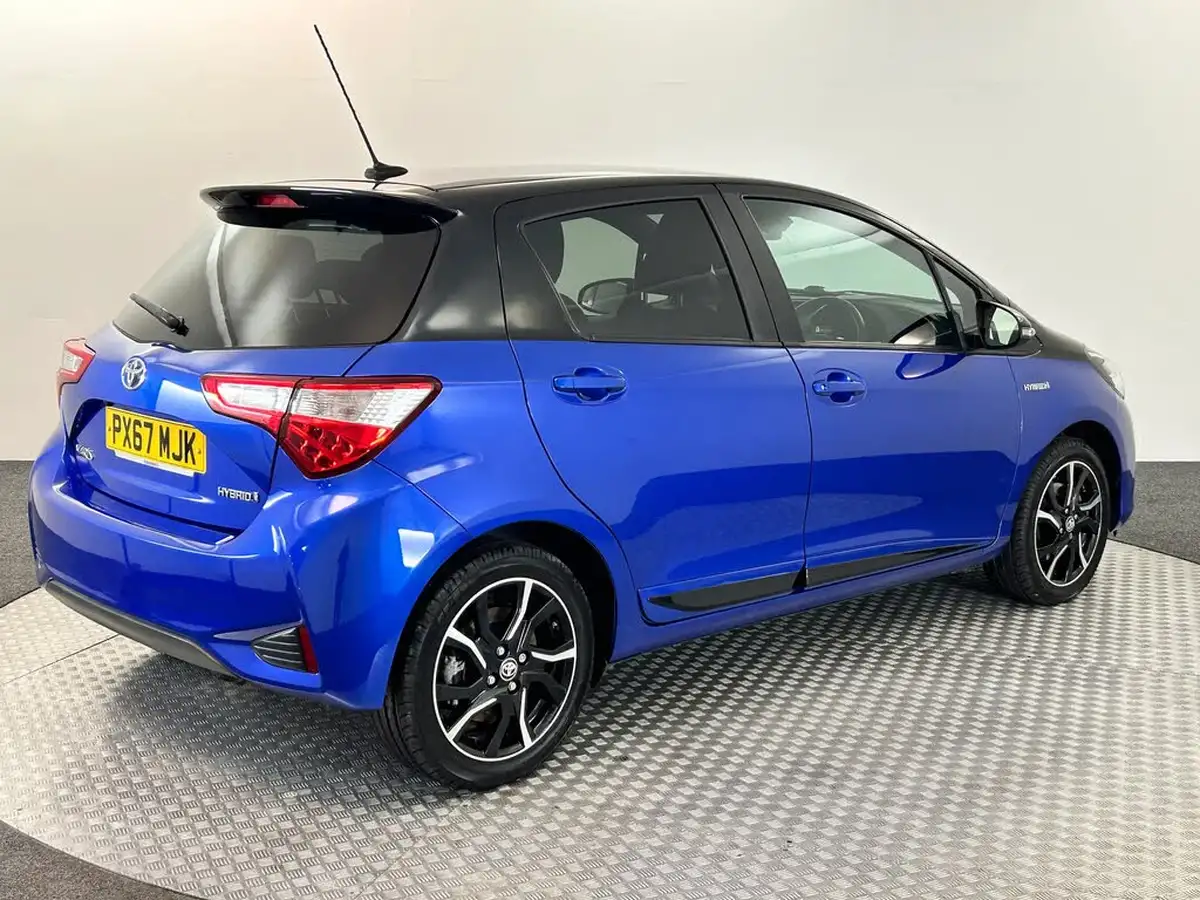 2017-toyota-yaris-15-vvt-i-yellow-bi-tone-limited-edition-hybrid-big-3