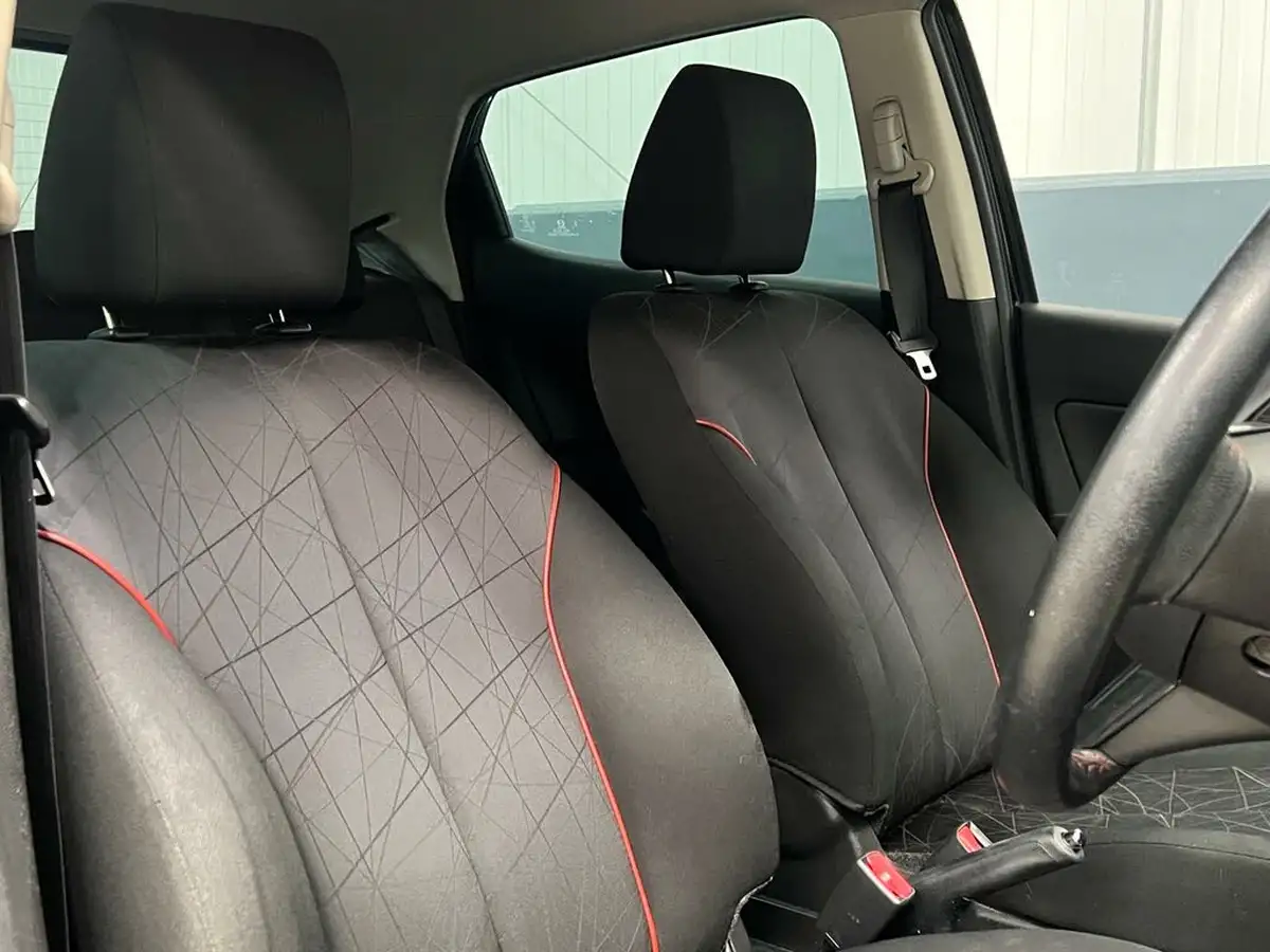 2015-mazda-mazda2-13-black-edition-big-8