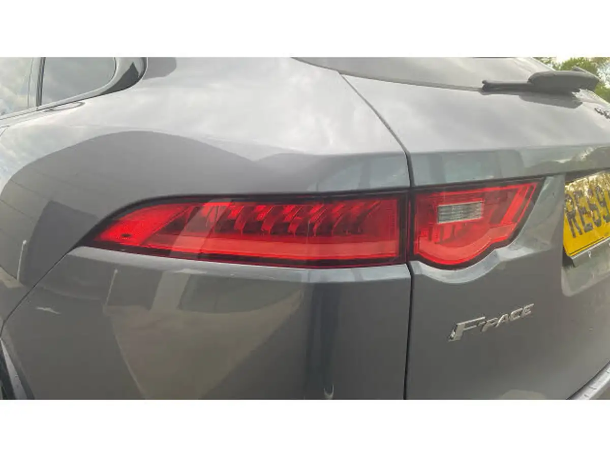 2019-jaguar-f-pace-20-i4d-chequered-flag-180ps-big-18