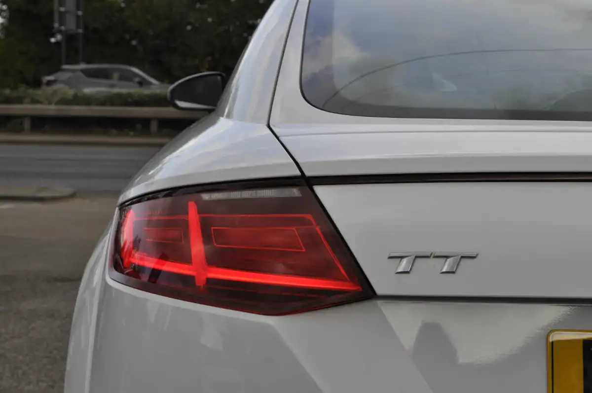 2015-audi-tt-coupe-20-tfsi-sport-ss-big-23