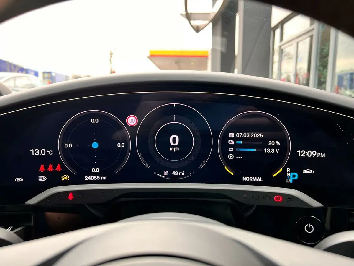 2021-porsche-taycan-e-turbo-s-cross-turismo-big-14