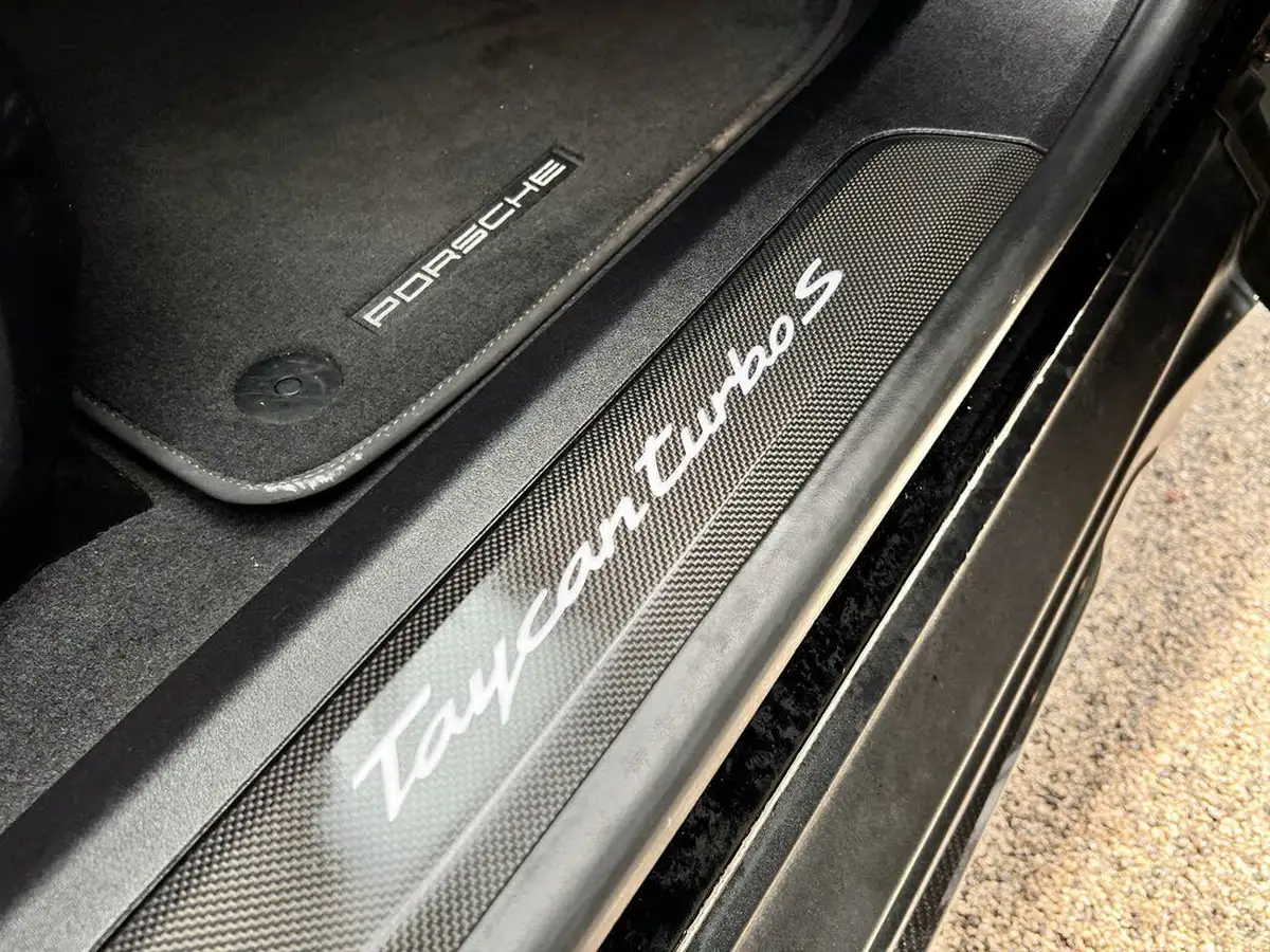 2021-porsche-taycan-e-turbo-s-cross-turismo-big-42