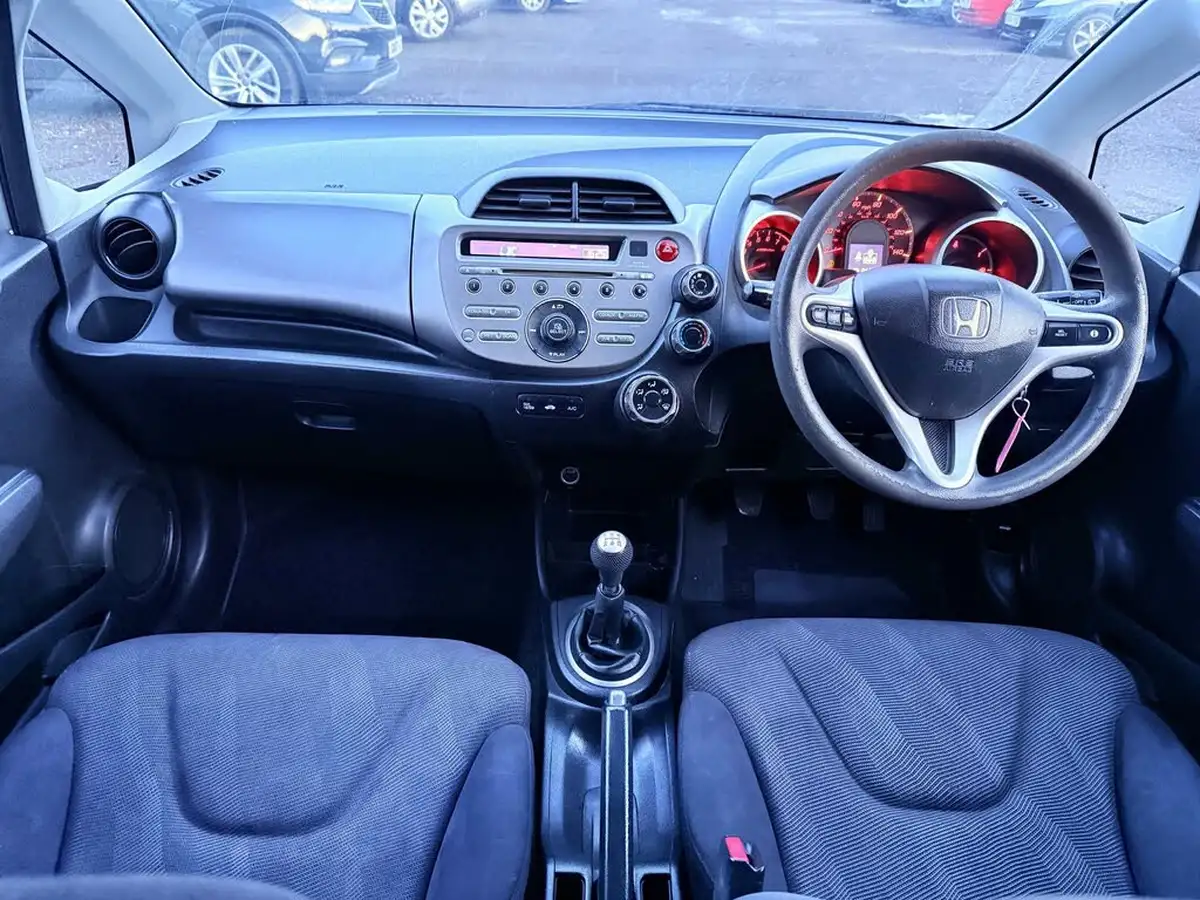 2009-honda-jazz-14-es-t-big-16