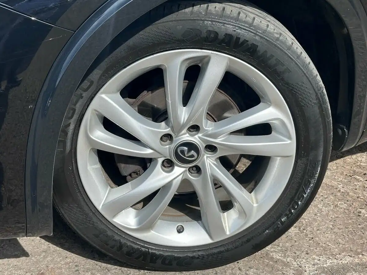 2017-infiniti-q30-15d-se-big-22