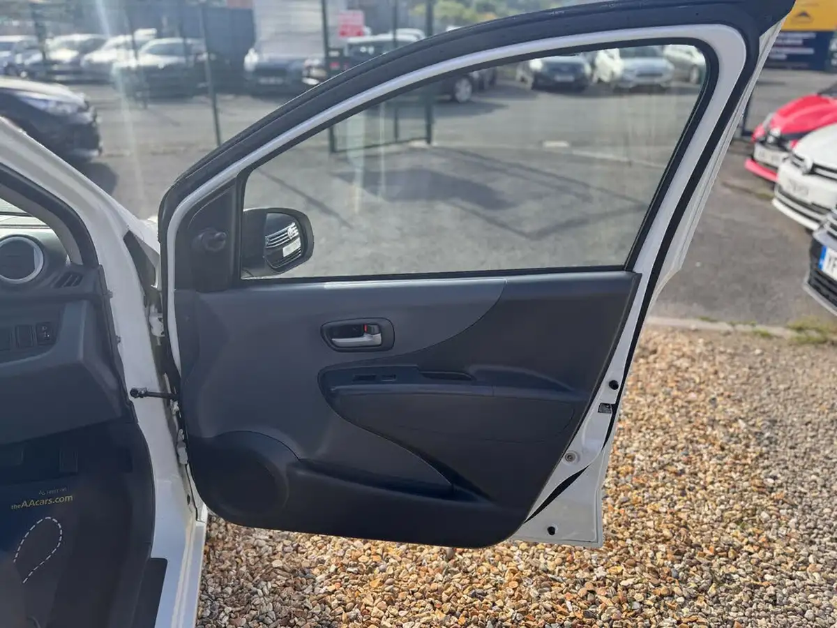 2014-suzuki-alto-10-sz-big-21