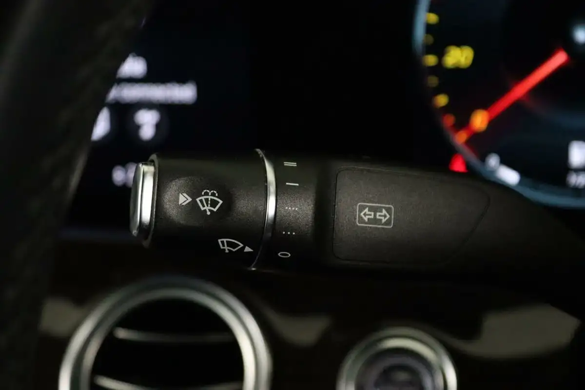 2020-mercedes-benz-e-class-20d-e300de-amg-line-edition-eq-power-saloon-4d-big-24