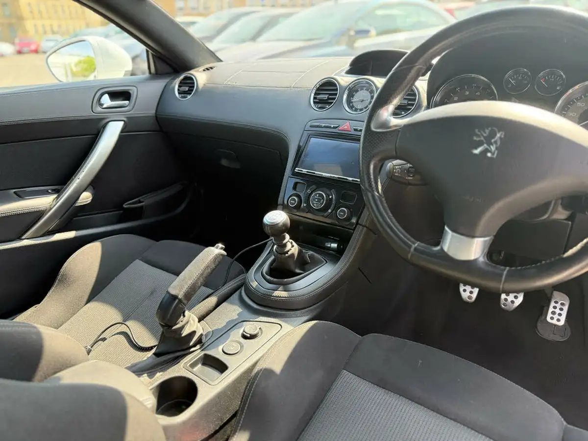 2011-peugeot-rcz-16-sport-156-big-8