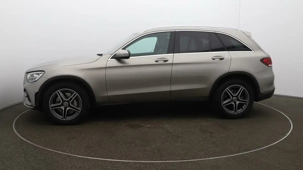 2022-mercedes-benz-glc-class-20d-glc220d-amg-line-195ps-station-wagon-5d-1950cc-4matic-plus-big-4