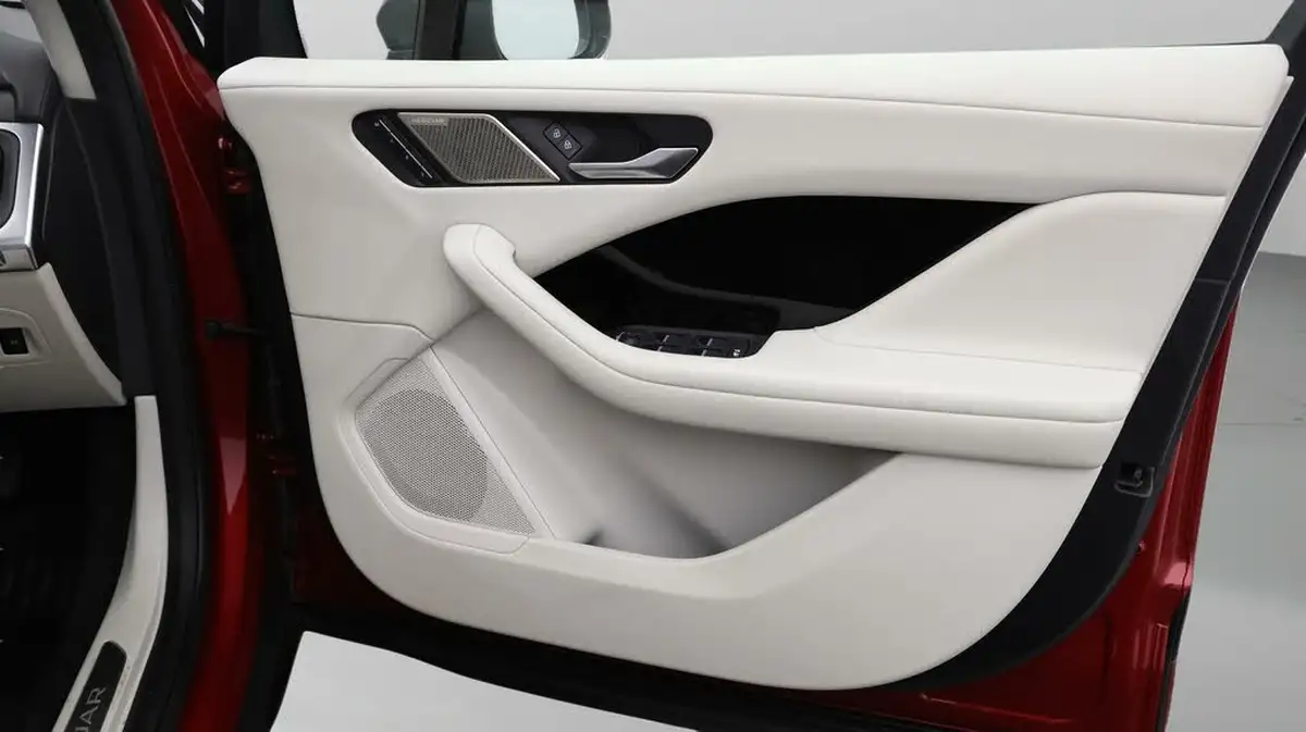 2022-jaguar-i-pace-ev400-se-big-14