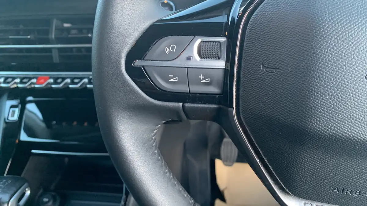 2022-peugeot-208-12-puretech-allure-premium-100bhp-big-22