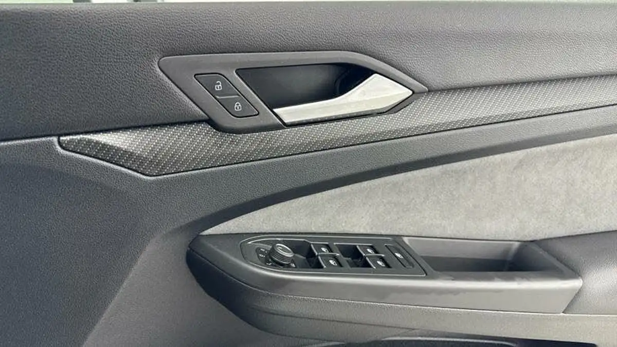 2022-volkswagen-golf-15-etsi-r-line-150ps-hatchback-big-19