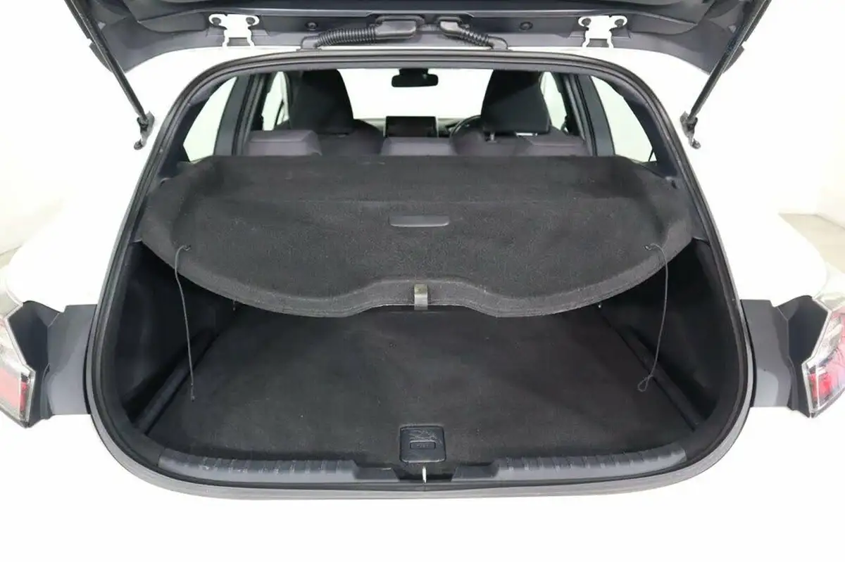 2022-toyota-corolla-18-vvt-i-icon-120bhp-trk-hatchback-5d-big-42
