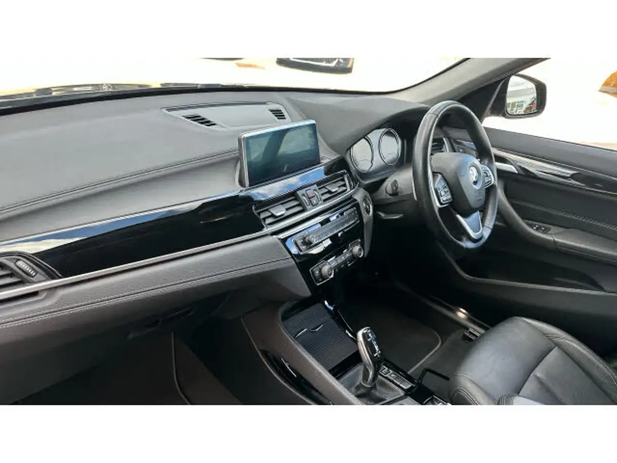 2021-bmw-x1-20-sdrive20i-xline-big-6