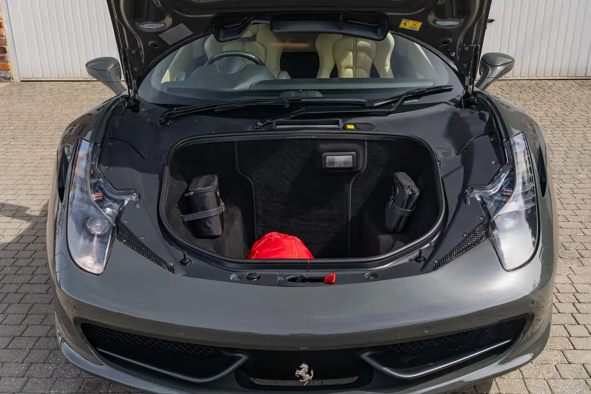 2011-ferrari-458-45-italia-big-7
